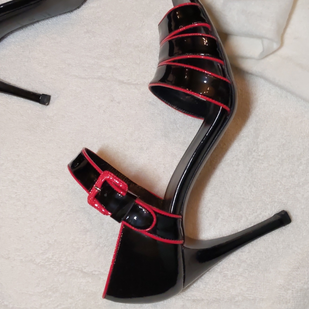 EUC Prada Black Pink Patent leather 3 1/2 inch Heels stiletto size EU 37 shoe